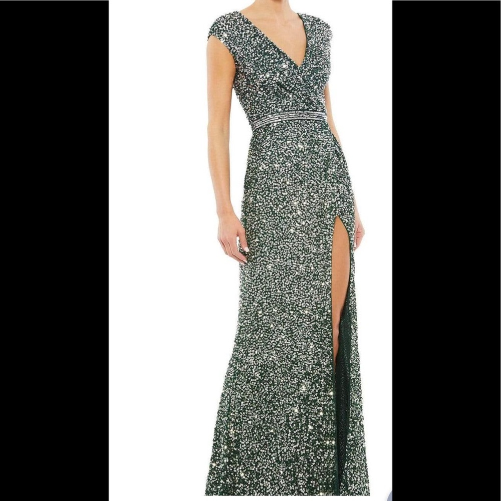 MacDuggal cap sleeve sequin gown Green 4 NWT